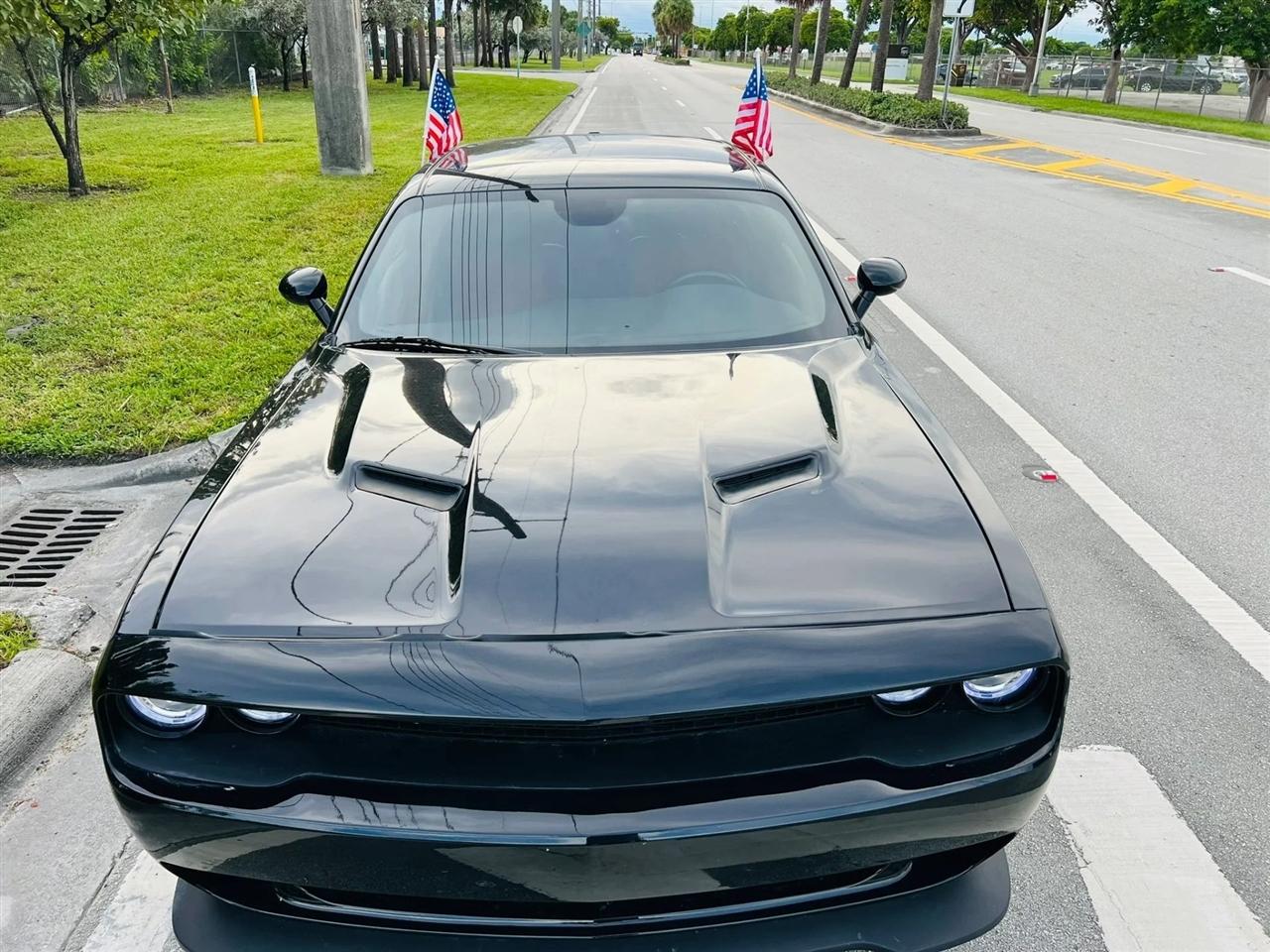 Dodge Challenger photo 9