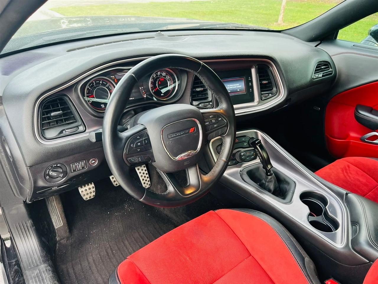 Dodge Challenger photo 12