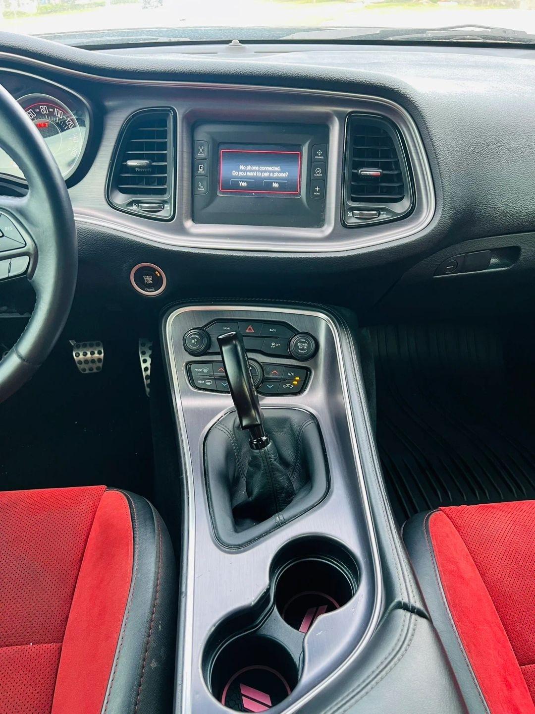 Dodge Challenger photo 14