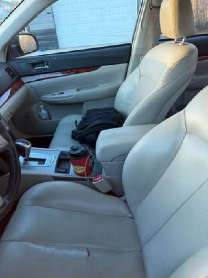 Subaru Legacy 2.5i Limited 2010