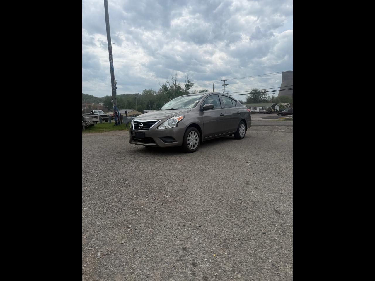 2017 Nissan Versa 1.6 S 5M