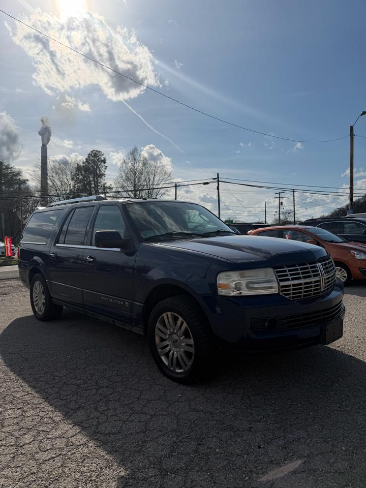 Lincoln Navigator L 4WD 2011