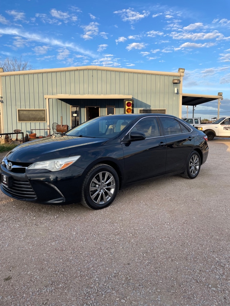 Toyota Camry SE 2020