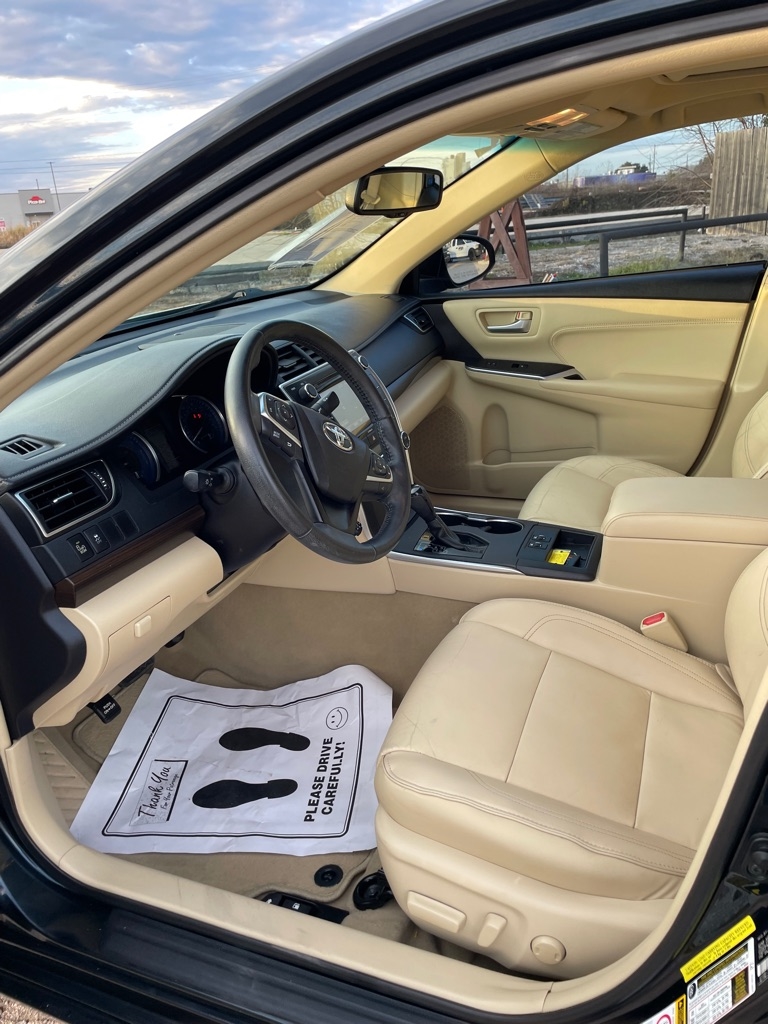 Toyota Camry SE 2020