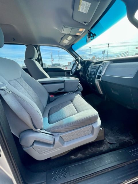 Ford F-150 XL SuperCrew 5.5-ft. Bed 2WD 2011 Ford F-150 XL SuperCrew 5.5-ft. Bed 2WD 2011