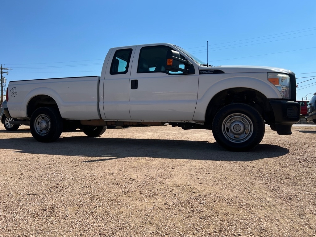 Ford F-250 SD XL SuperCab 4WD 2011