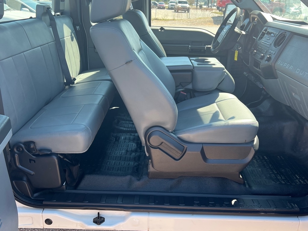 Ford F-250 SD XL SuperCab 4WD 2011