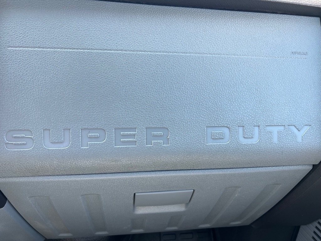 Ford F-250 SD XL SuperCab 4WD 2011