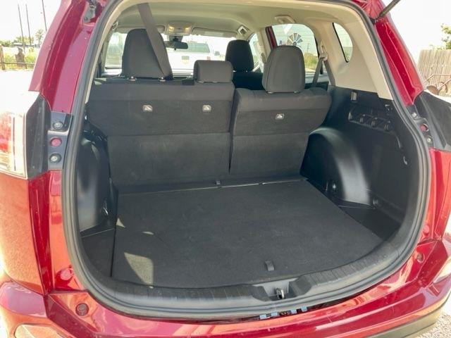 Toyota RAV4 LE FWD 2018