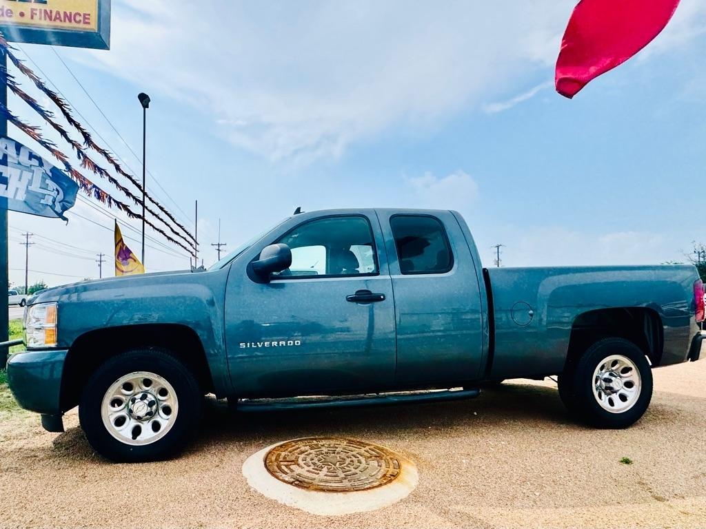 Chevrolet Silverado 1500 LS Extended Cab 2WD 2011