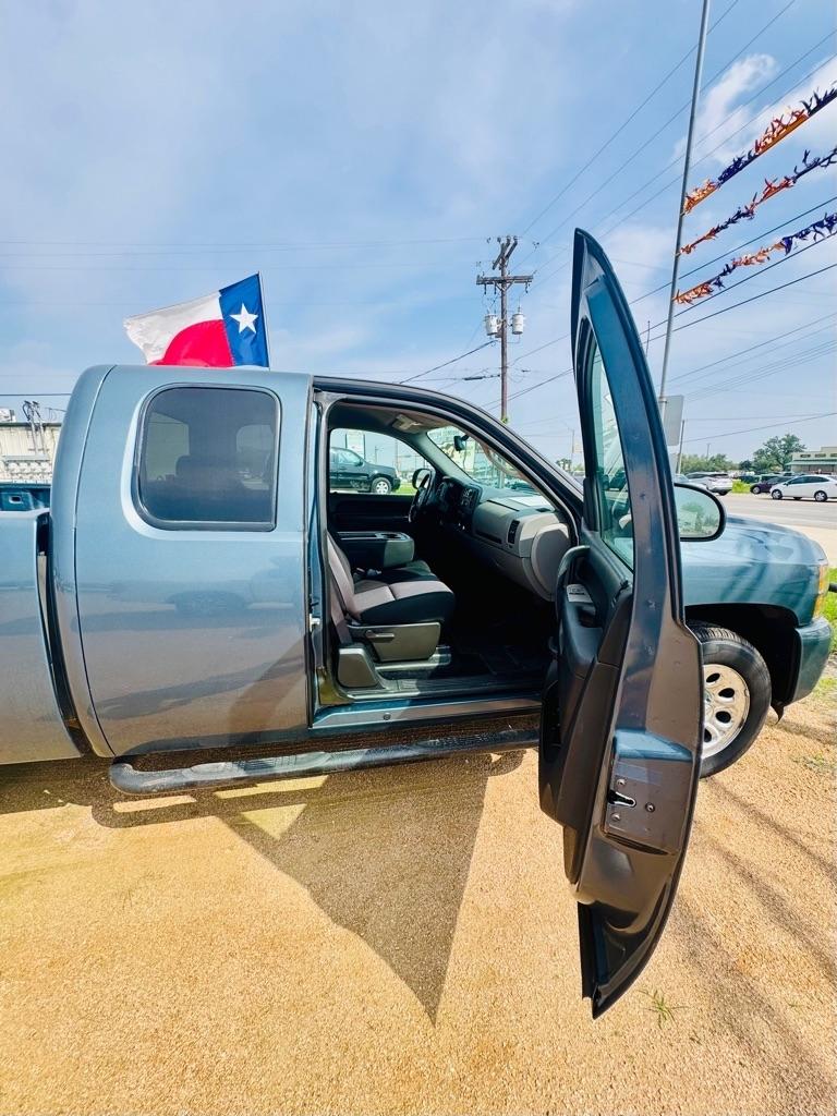 Chevrolet Silverado 1500 LS Extended Cab 2WD 2011