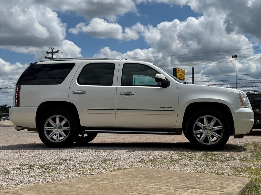 GMC Yukon Denali 4WD 2011