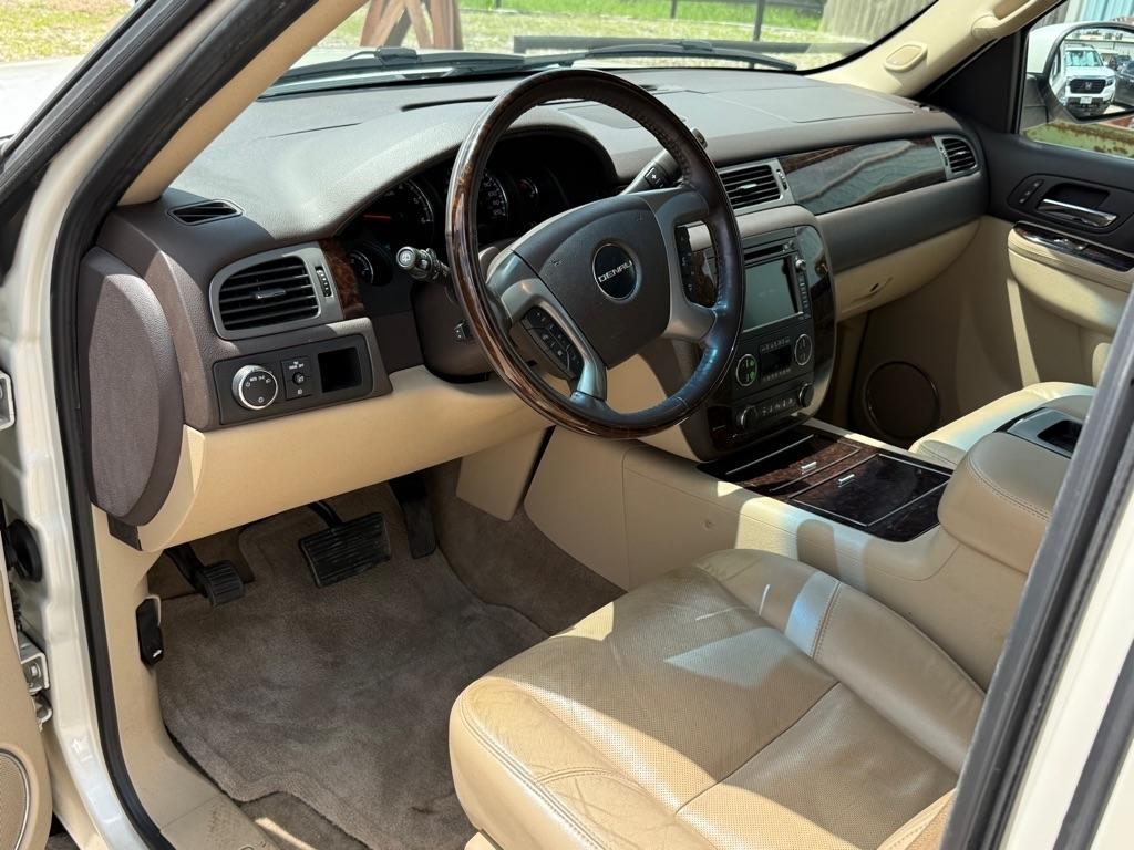 GMC Yukon Denali 4WD 2011