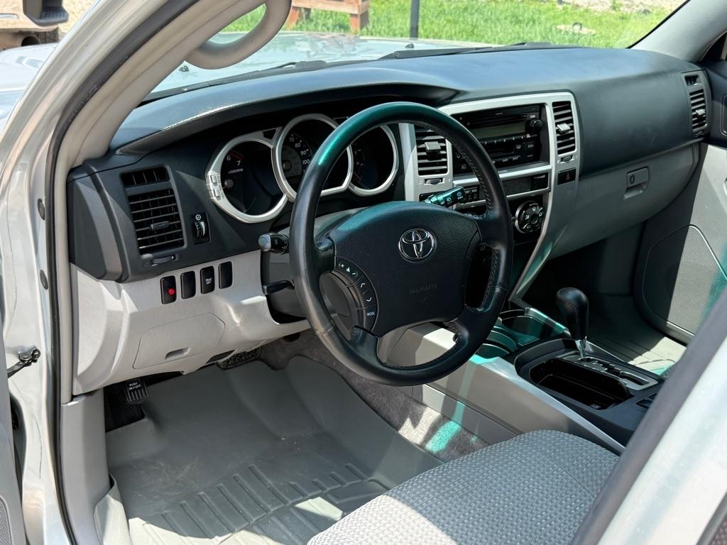 Toyota 4Runner SR5 2WD 2004