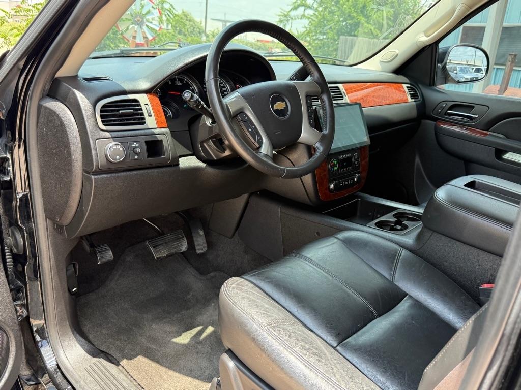 Chevrolet Suburban  2013