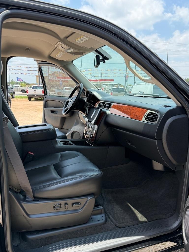 Chevrolet Suburban  2013