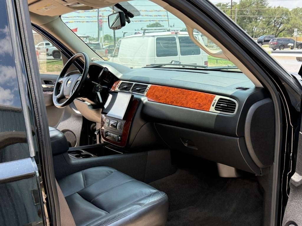 Chevrolet Suburban  2013