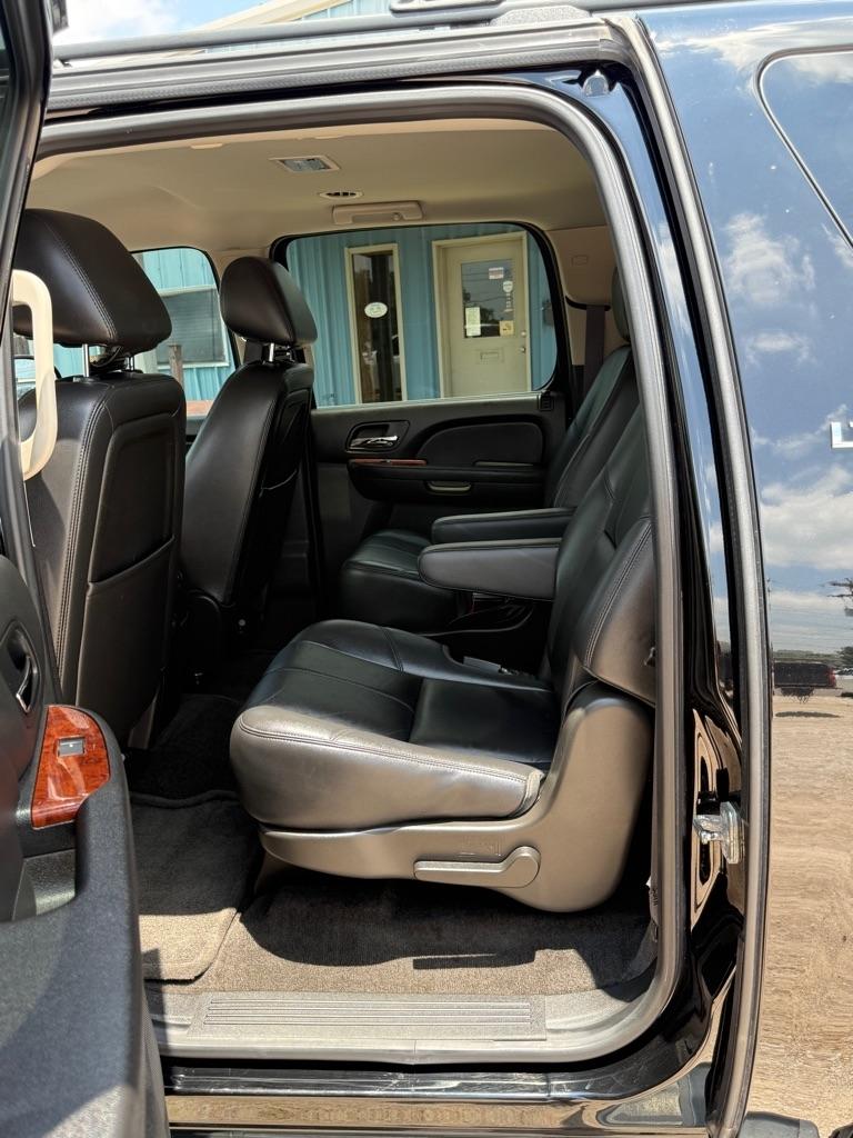 Chevrolet Suburban  2013