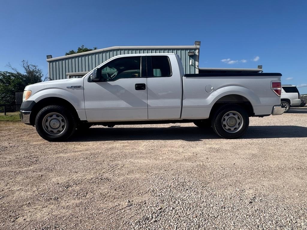 Ford F-150 XL SuperCab 8-ft. Bed 2WD 2014