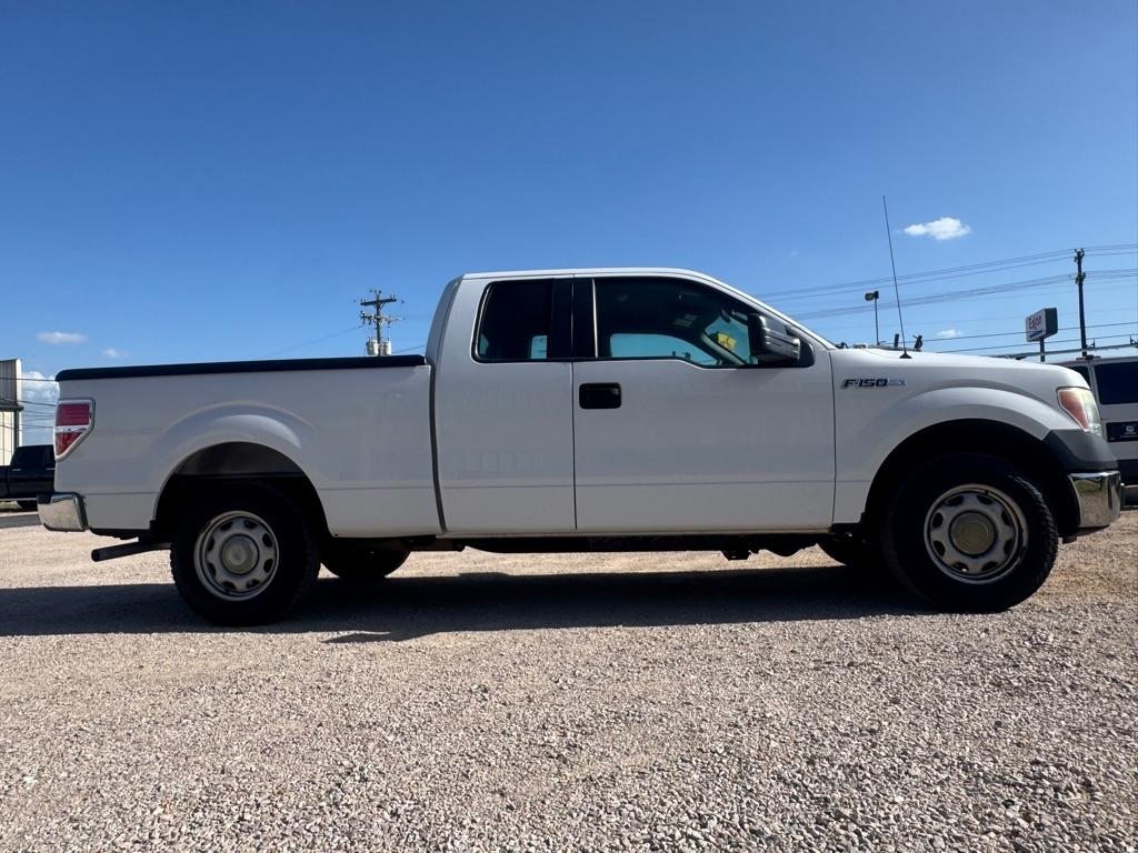 Ford F-150 XL SuperCab 8-ft. Bed 2WD 2014