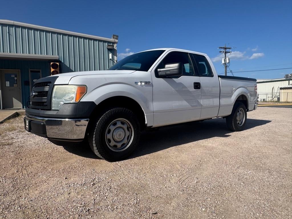 Ford F-150 XL SuperCab 8-ft. Bed 2WD 2014