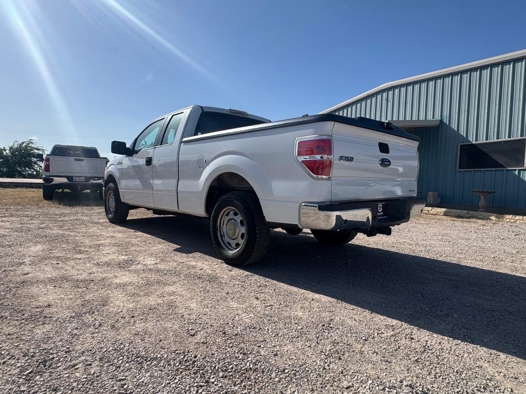 Ford F-150 XL SuperCab 8-ft. Bed 2WD 2014