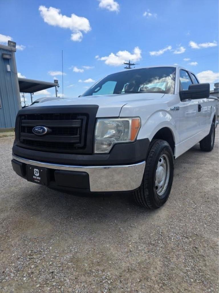 Ford F-150 XL SuperCab 8-ft. Bed 2WD 2014