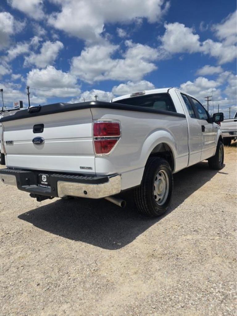 Ford F-150 XL SuperCab 8-ft. Bed 2WD 2014