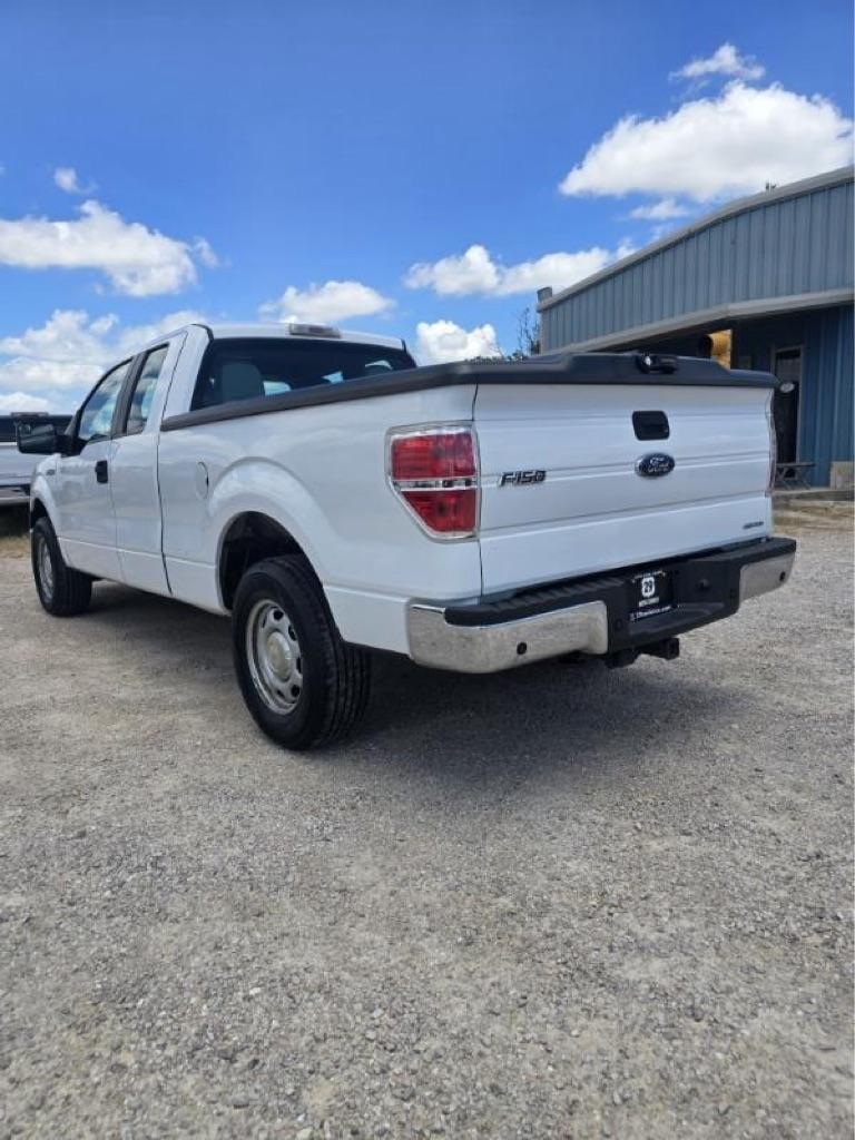 Ford F-150 XL SuperCab 8-ft. Bed 2WD 2014