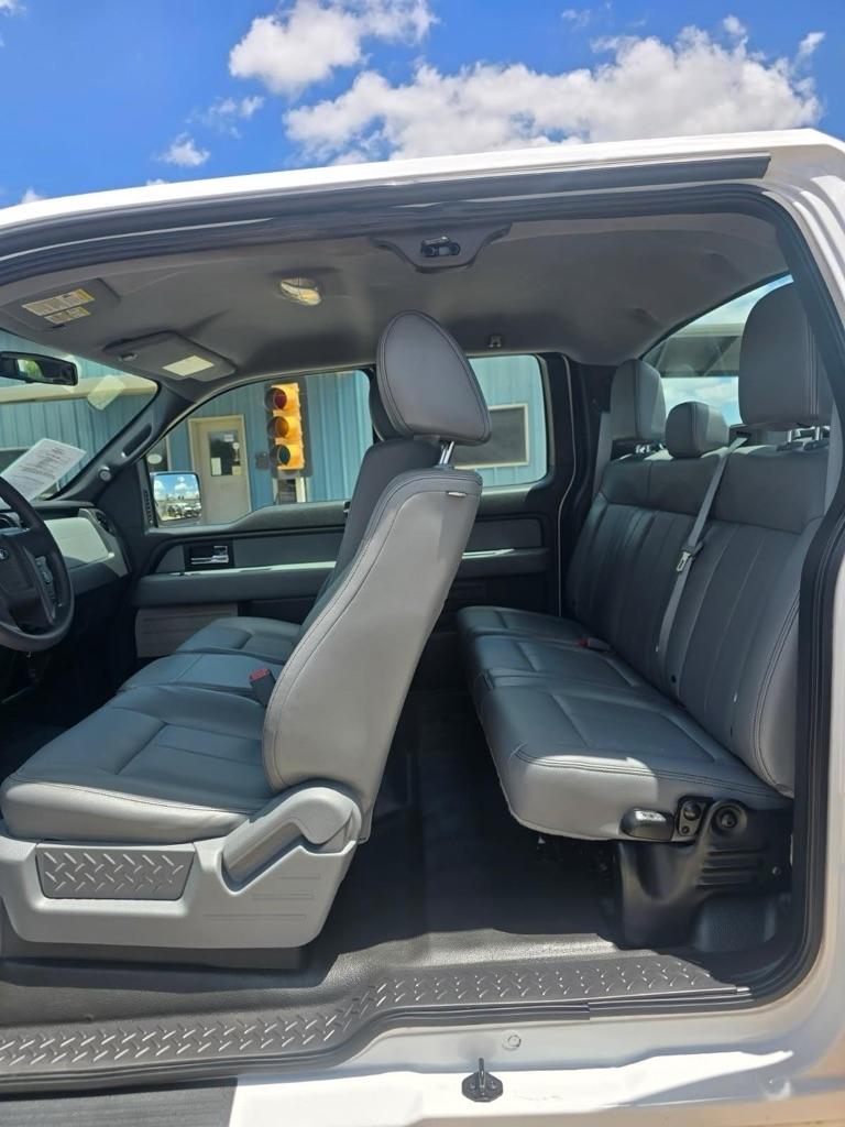 Ford F-150 XL SuperCab 8-ft. Bed 2WD 2014