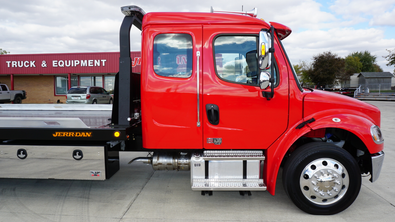 Freightliner M2 106  2026 Freightliner M2 106  2026