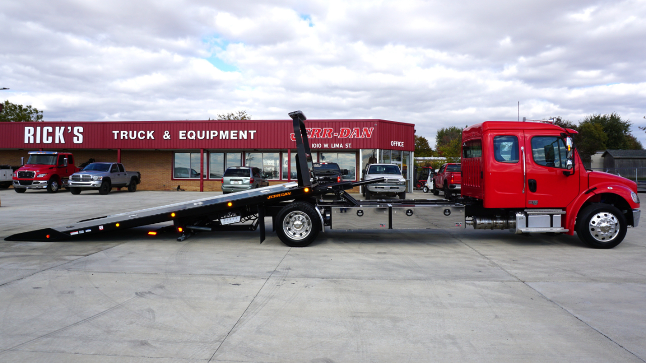 Freightliner M2 106  2026 Freightliner M2 106  2026