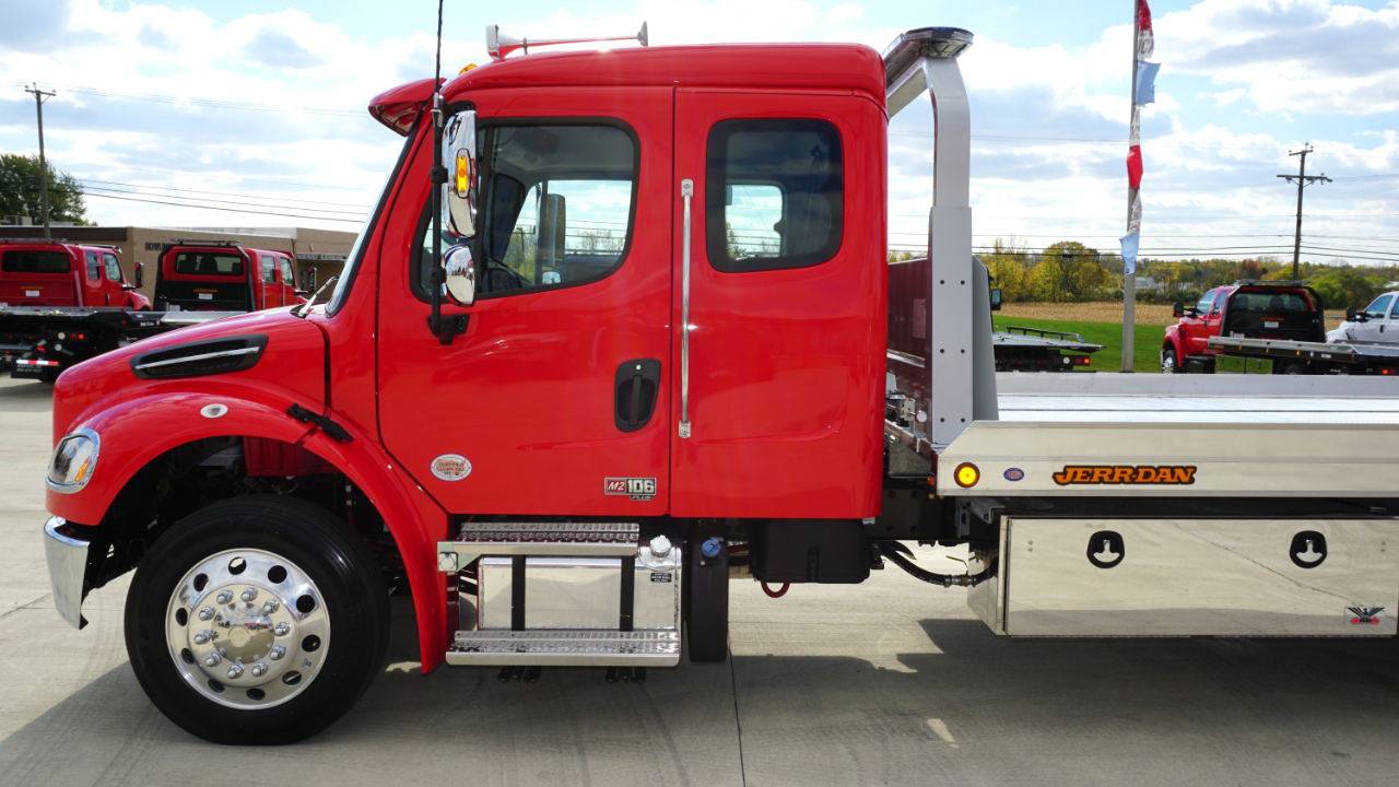 Freightliner M2 106  2026 Freightliner M2 106  2026