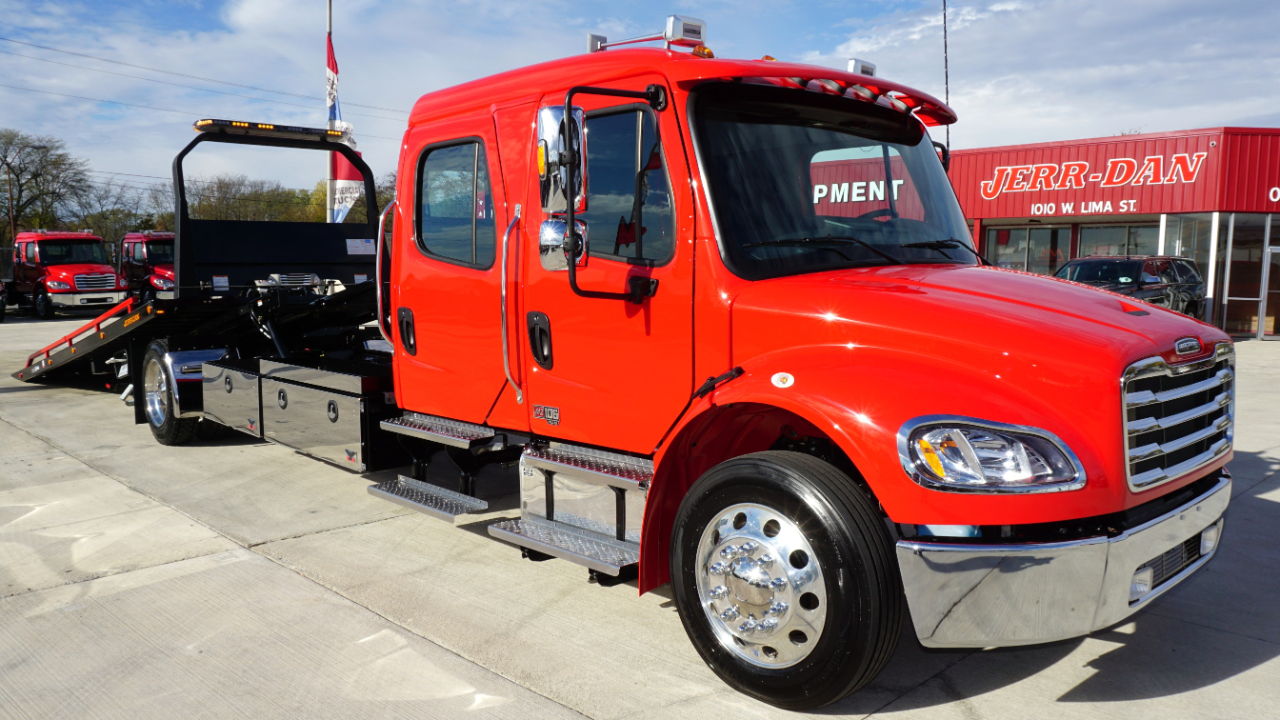 2026 Freightliner M2 106 Crew Cab Jerrdan 22' XLP Low Profile Steel Bed