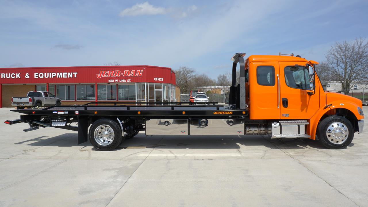 Freightliner M2 106  2026