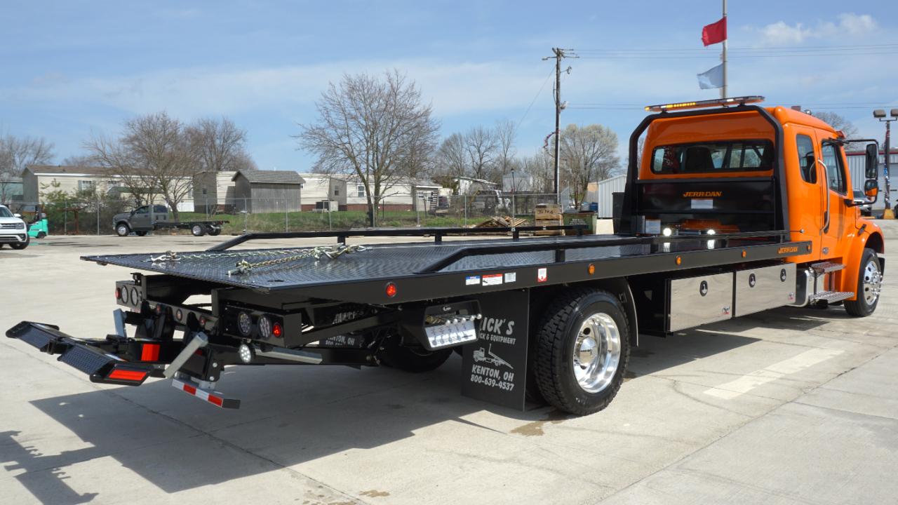 Freightliner M2 106  2026