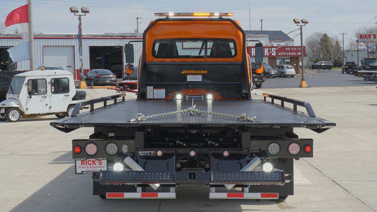 Freightliner M2 106  2026