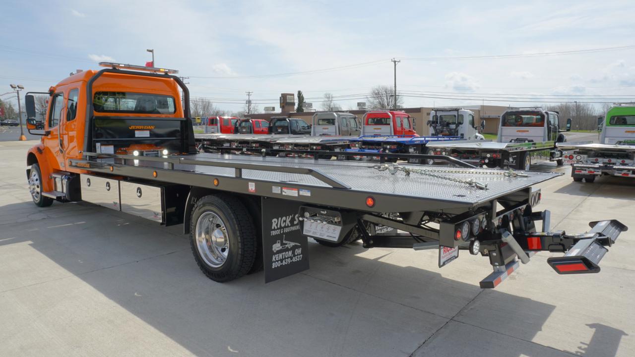 Freightliner M2 106  2026