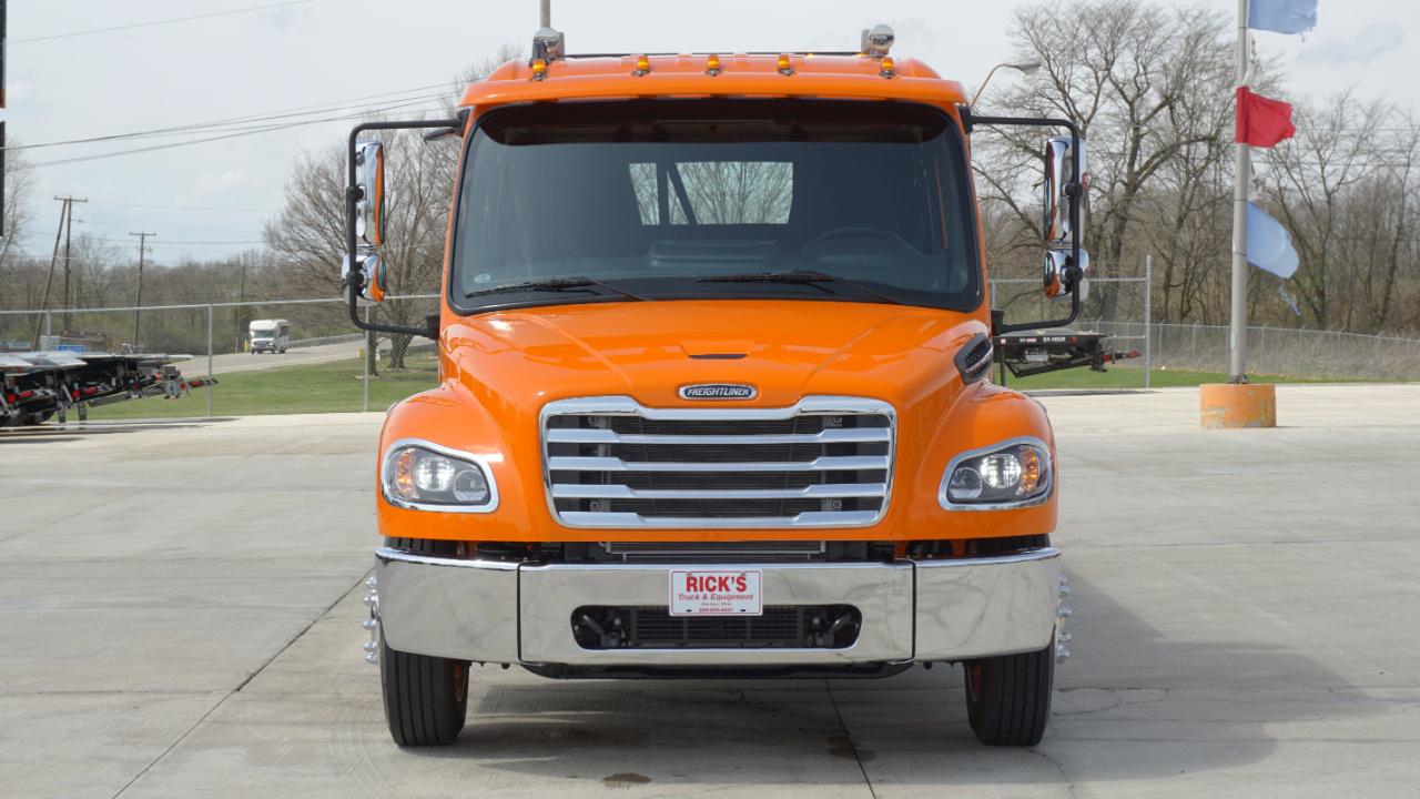 Freightliner M2 106  2026