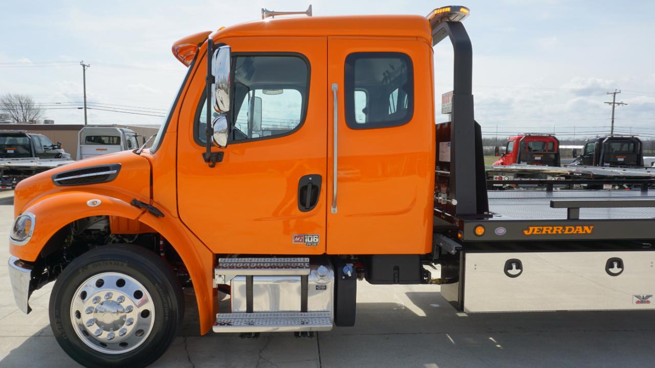 Freightliner M2 106  2026