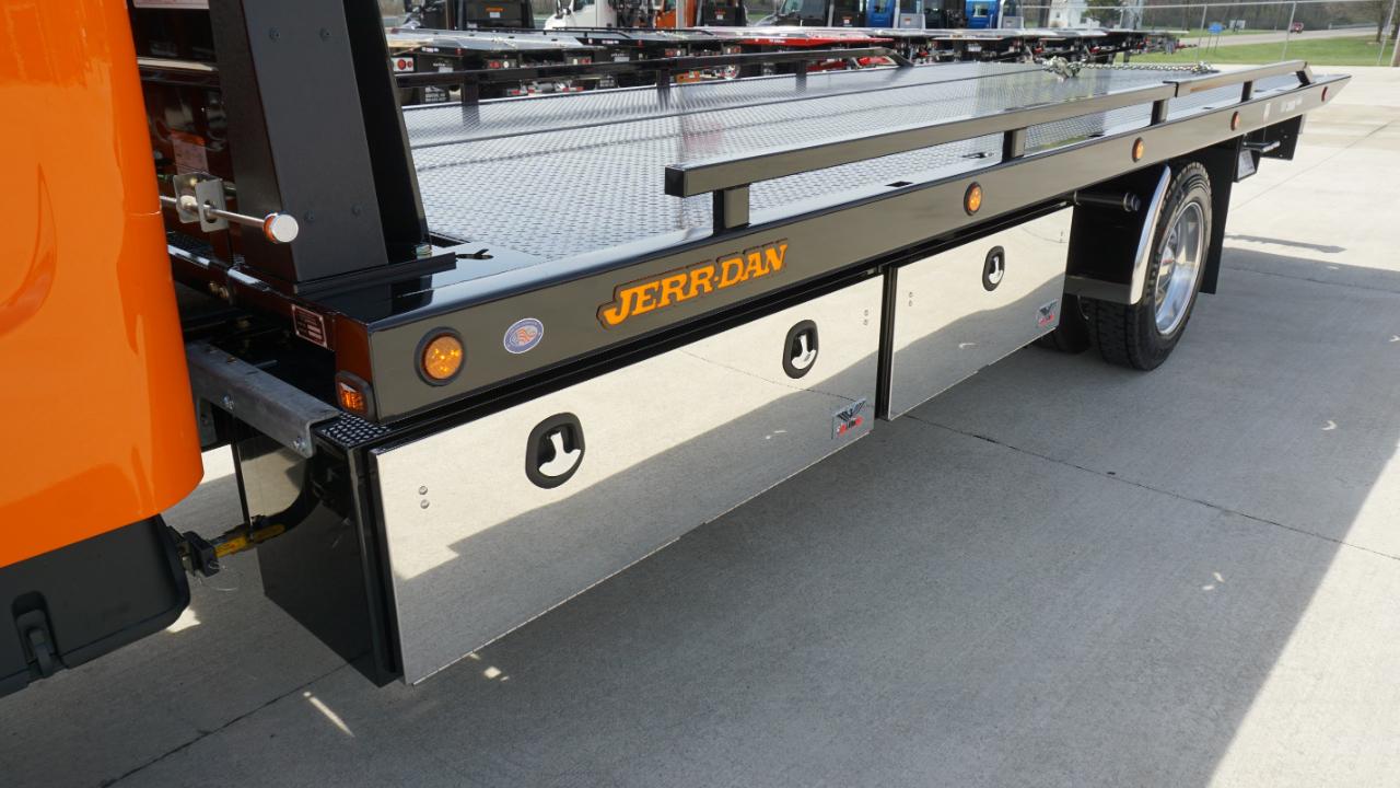 Freightliner M2 106  2026