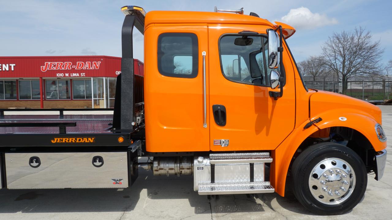 Freightliner M2 106  2026