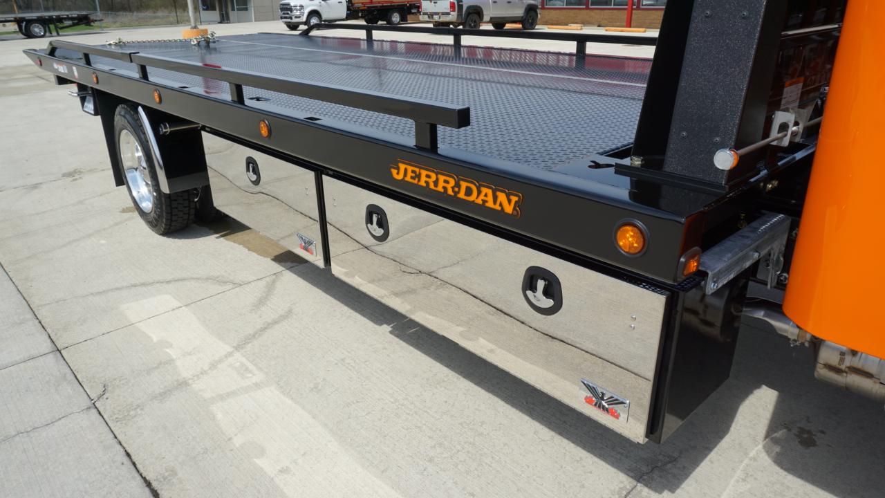 Freightliner M2 106  2026