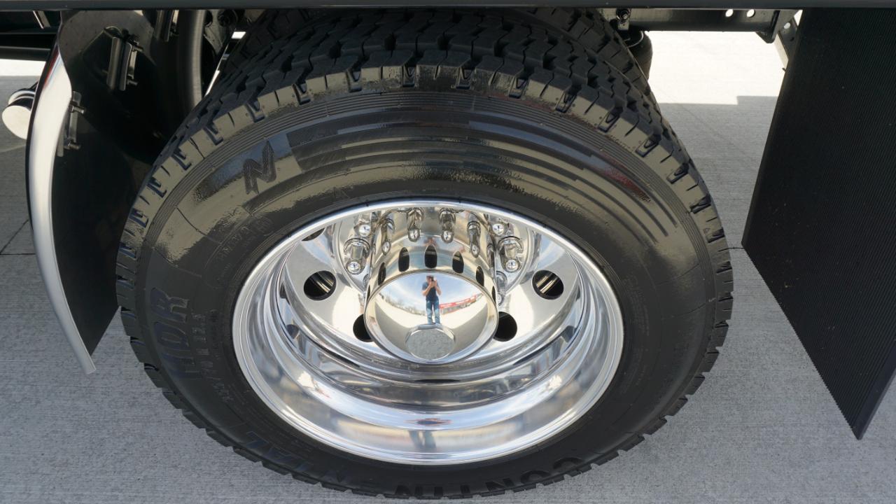 Freightliner M2 106  2026