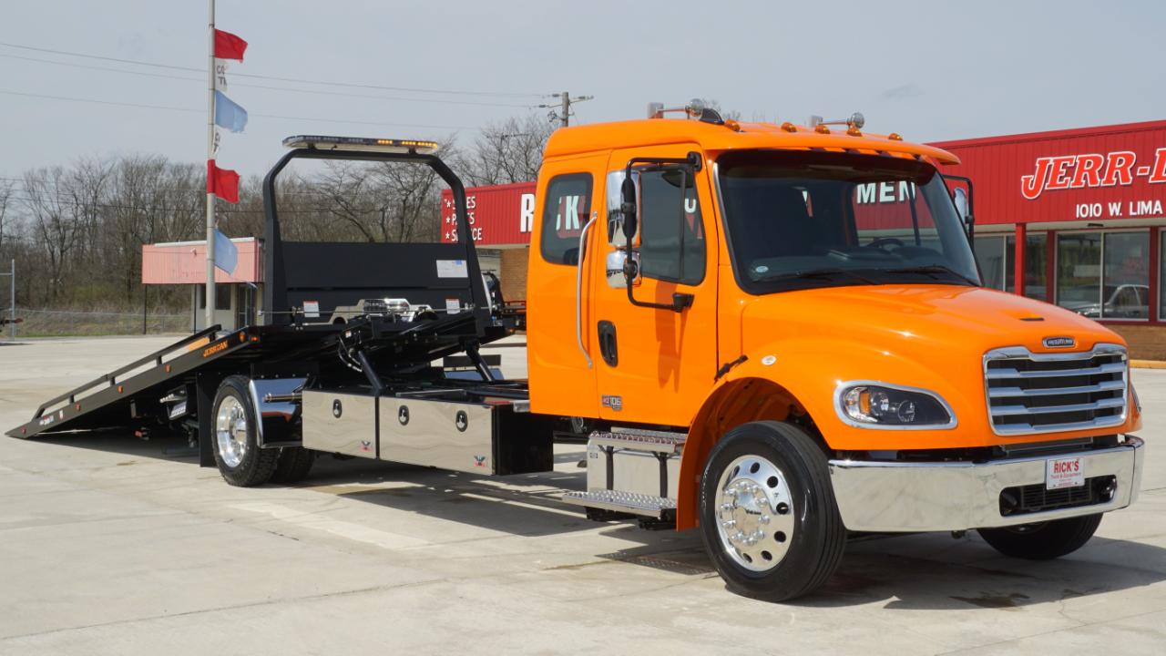 Freightliner M2 106  2026