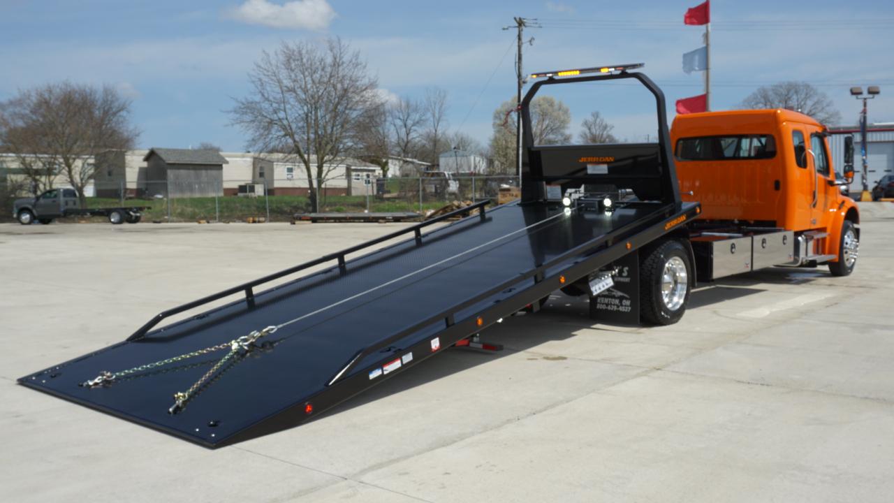 Freightliner M2 106  2026