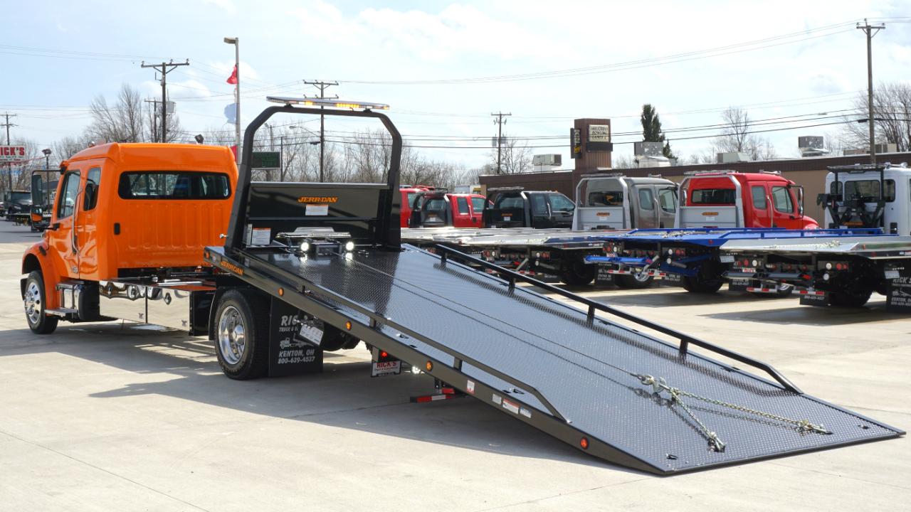 Freightliner M2 106  2026