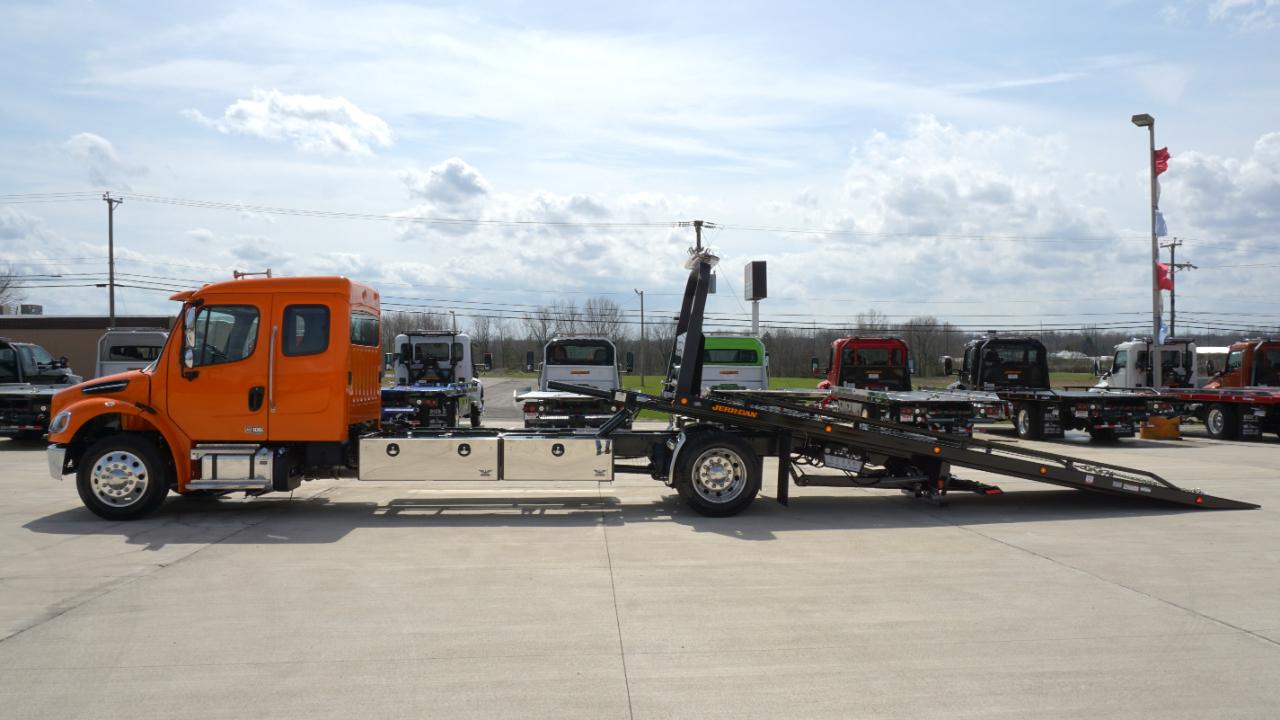 Freightliner M2 106  2026