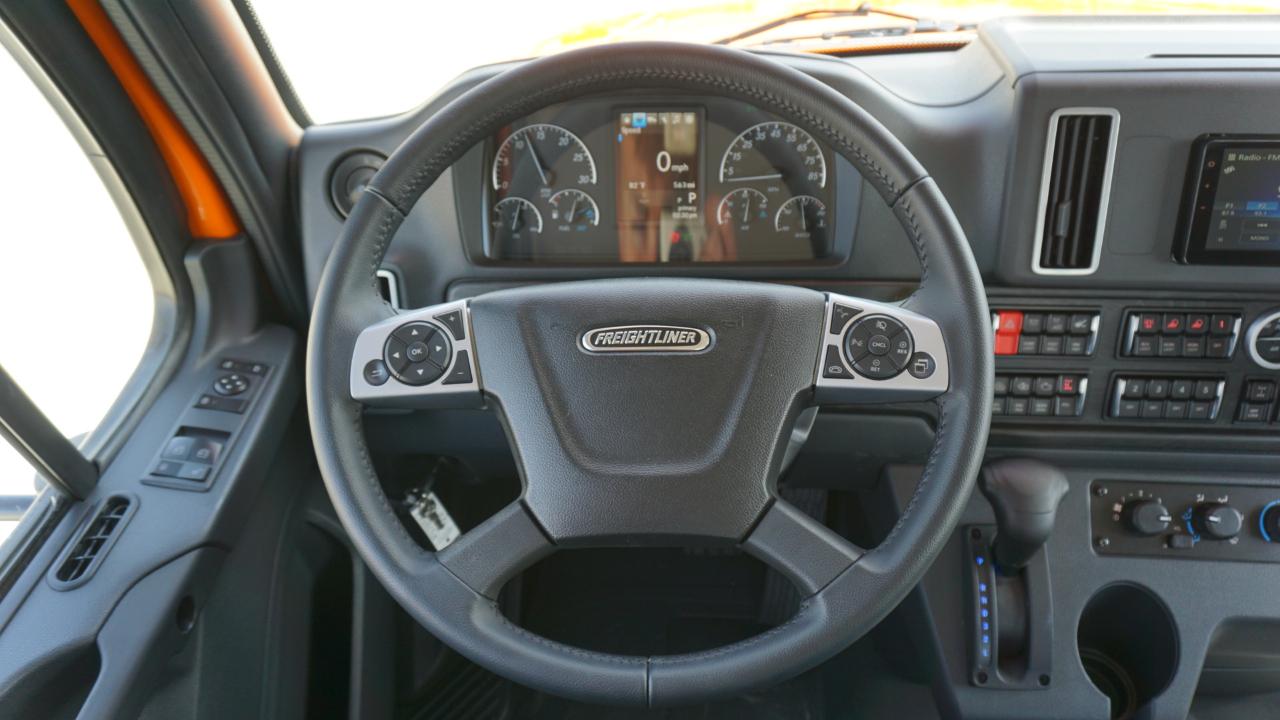 Freightliner M2 106  2026