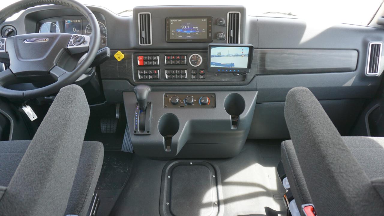 Freightliner M2 106  2026